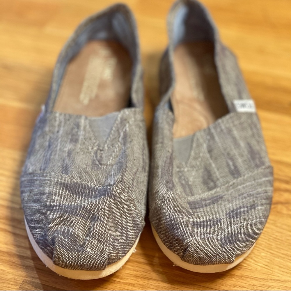 Toms slip on